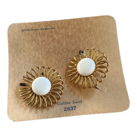 EMMONS VTG 1950s  Gold Tone and White Clip On Sri in Original Box! - Picture 16 of 16